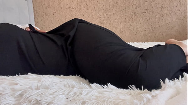 Gadis belia Arab, tanpa celana dalam, siap dimainkan