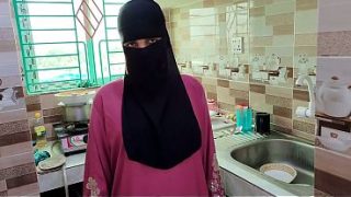 Selang suami selingkuh, ngewe pembantu hijab di rumah kosong, crot di dalem