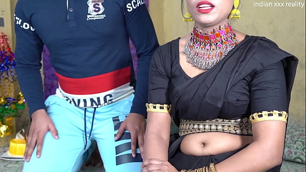 XXX Ibu tiri India di hari ulang tahunnya, ngewe panas XXX DESI dalam bahasa Hindi XXX