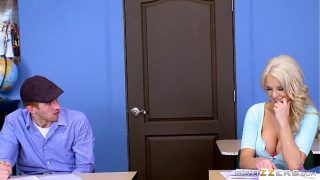 Ngentot bareng Kenzie Taylor di sekolah, toket gede bikin ngaceng