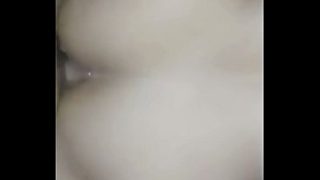 Ngentot memek sambil nusuk lubang pantat