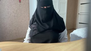 Tonton langsung Arab MILF coli di webcam